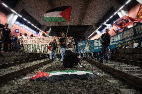 Demonstation in Porta Susa Railway Station - Turin