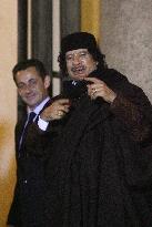 Moammar Gadhafi arrives at the Elysee Palace to sign contracts - Paris