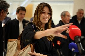 Carla Bruni Grabs The Windscreen Of A Mediapart Microphone - Paris