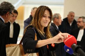 Carla Bruni Grabs The Windscreen Of A Mediapart Microphone - Paris