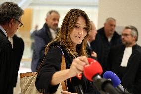 Carla Bruni Grabs The Windscreen Of A Mediapart Microphone - Paris