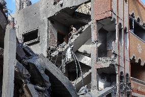 Palestinians Flee Gaza Towards Coast - Palestine