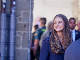 Royals Visit The Community Of Navarre