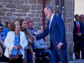 Royals Visit The Community Of Navarre