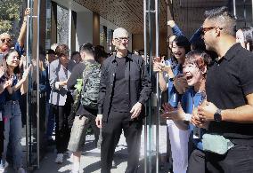 Apple flagship store reopens in Tokyo Ginza area