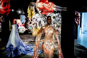 Kunsthal Presents Living Look By Iris van Herpen - Rotterdam