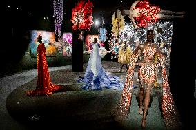 Kunsthal Presents Living Look By Iris van Herpen - Rotterdam