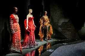 Kunsthal Presents Living Look By Iris van Herpen - Rotterdam