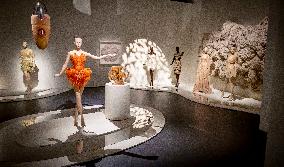 Kunsthal Presents Living Look By Iris van Herpen - Rotterdam