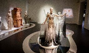 Kunsthal Presents Living Look By Iris van Herpen - Rotterdam