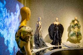Kunsthal Presents Living Look By Iris van Herpen - Rotterdam