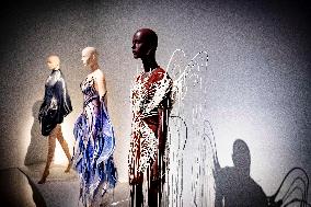 Kunsthal Presents Living Look By Iris van Herpen - Rotterdam