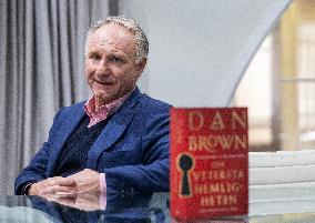 DAN BROWN