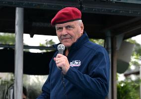 Curtis Sliwa Campaigns on Staten Island