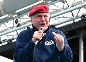 Curtis Sliwa Campaigns on Staten Island