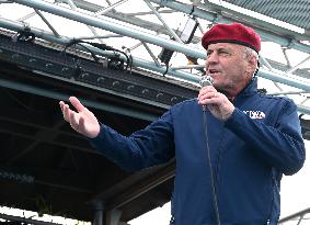 Curtis Sliwa Campaigns on Staten Island