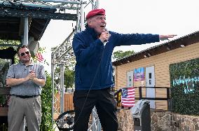 Curtis Sliwa Campaigns on Staten Island