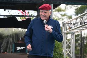 Curtis Sliwa Campaigns on Staten Island