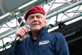 Curtis Sliwa Campaigns on Staten Island