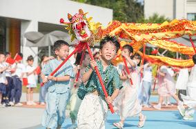 Folk Customs Welcome National Day in Huzhou
