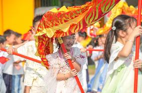 Folk Customs Welcome National Day in Huzhou