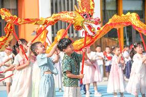 Folk Customs Welcome National Day in Huzhou