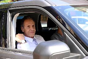 Andrew Cuomo Campaigns in Brooklyn