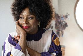 CIMAMANDA NGOZI ADICHIE