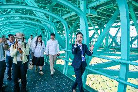 Huajiang Canyon Bridge Tourism