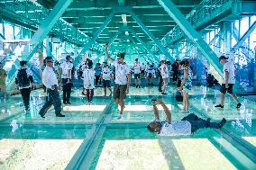 Huajiang Canyon Bridge Tourism