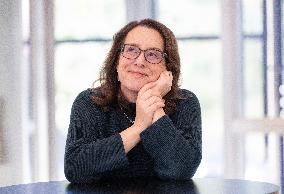 JULIA QUINN