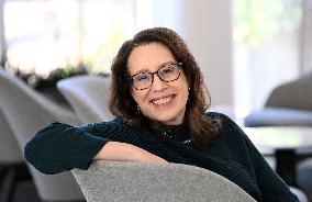 JULIA QUINN