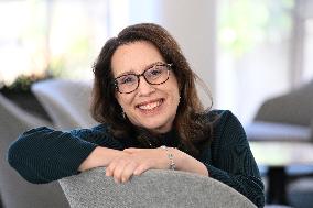 JULIA QUINN