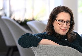 JULIA QUINN