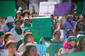 Women Demanding Decriminalization of Abortion in Mexico