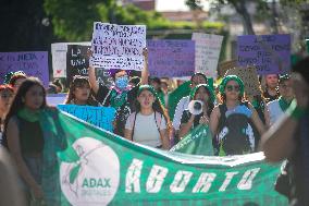 Women Demanding Decriminalization of Abortion in Mexico
