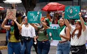 Women Demanding Decriminalization of Abortion in Mexico