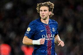 PSG v AJ Auxerre - Paris