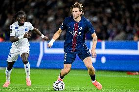 PSG v AJ Auxerre - Paris