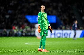 PSG v AJ Auxerre - Paris