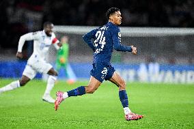PSG v AJ Auxerre - Paris