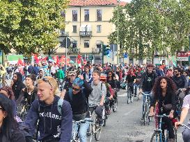 Pro-Palestine Demonstration Disrupts Turin - Italy