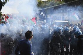 Pro-Palestine Demonstration Disrupts Turin - Italy