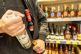 Theft in grocery store