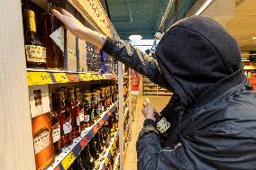 Theft in grocery store