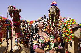 Indian Kalbeliya Gypsy Dancers Performs - India