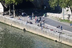 Illustrations Of Paris Rooftops - France