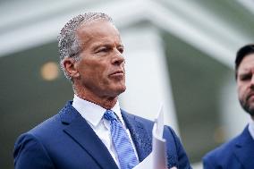 US President Trump meets with congressional leaders to try and avert a government shutdown