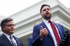 US President Trump meets with congressional leaders to try and avert a government shutdown