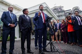 US President Trump meets with congressional leaders to try and avert a government shutdown